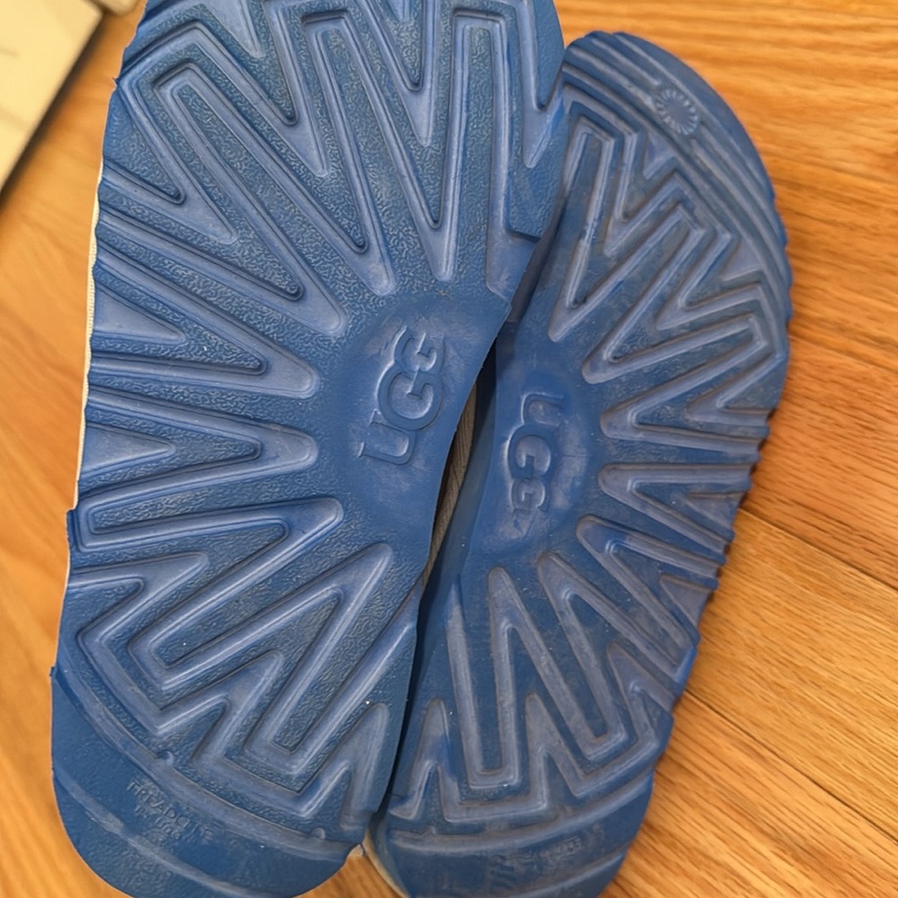 hershey x ugg - Picture 5 of 5